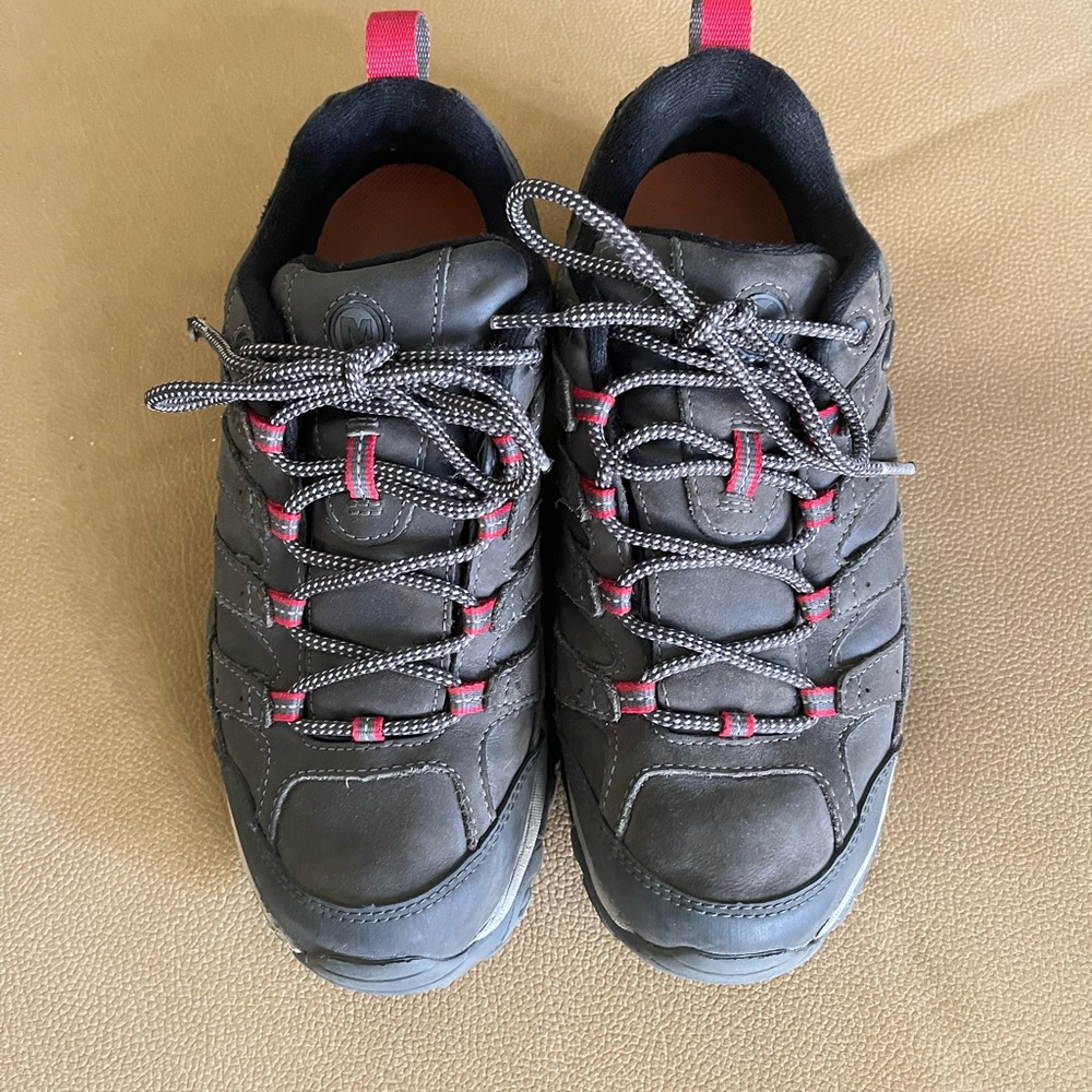 Mens Merrell hiking shoe size 8